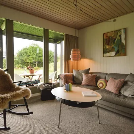 Three-bedroom Holiday In * Blåvand