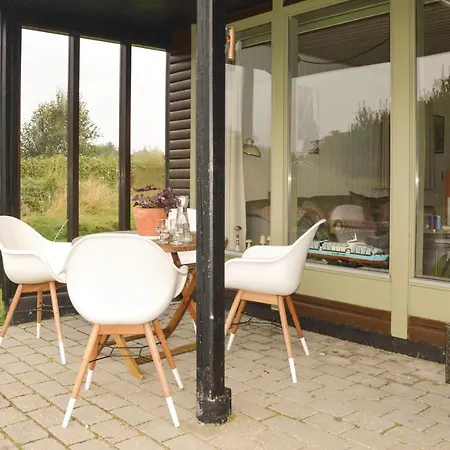 Three-bedroom Holiday In Blåvand
