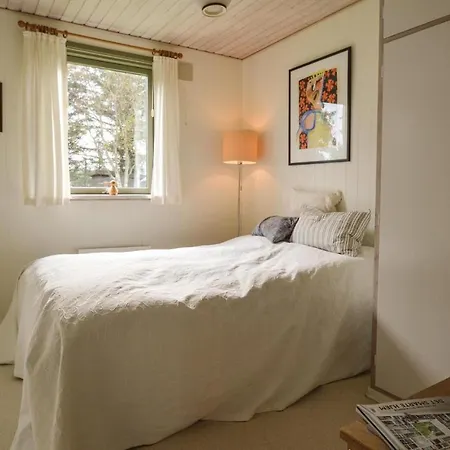 Three-bedroom Holiday In Blåvand
